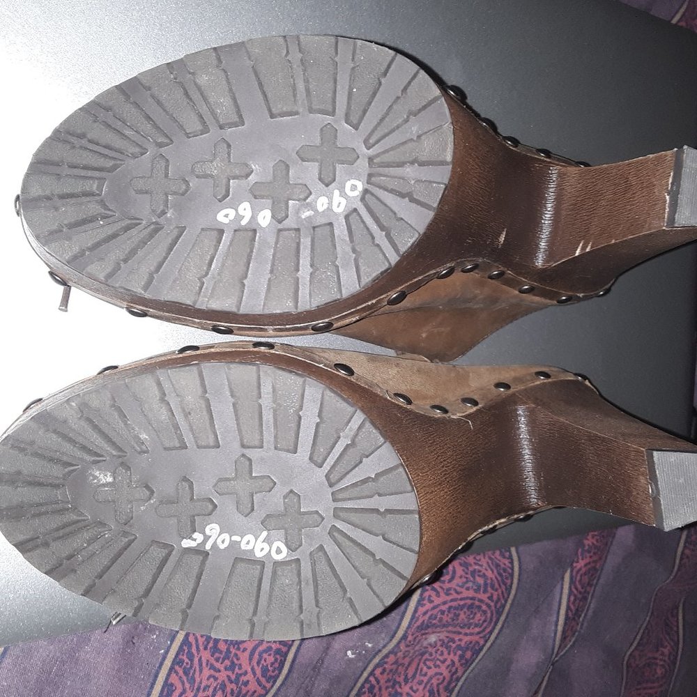 Clogs - Picture 7 of 7